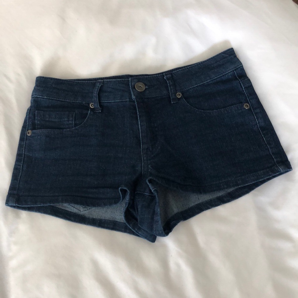 Forever 21 dark denim shorts size 26